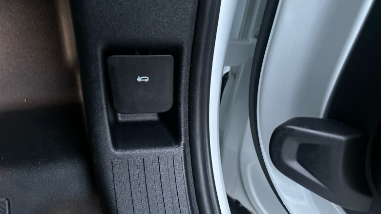 Land Rover Defender 3.0 D250 X-Dynamic SE 90 3dr Auto Diesel Estate